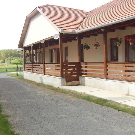 Hotel Kekszilva Vendeghaz Pap Exteriér fotografie